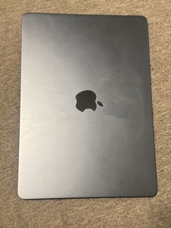 Apple MacBook Air M2 13.6” – Excellent Condition