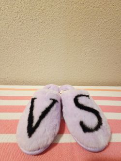 Brand new Victoria's Secret SIZE SMALL (5/6) Comfy purple slippers