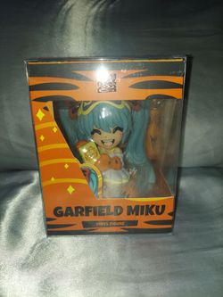 YooTooz Garfield Miku Figure