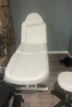 Massage table