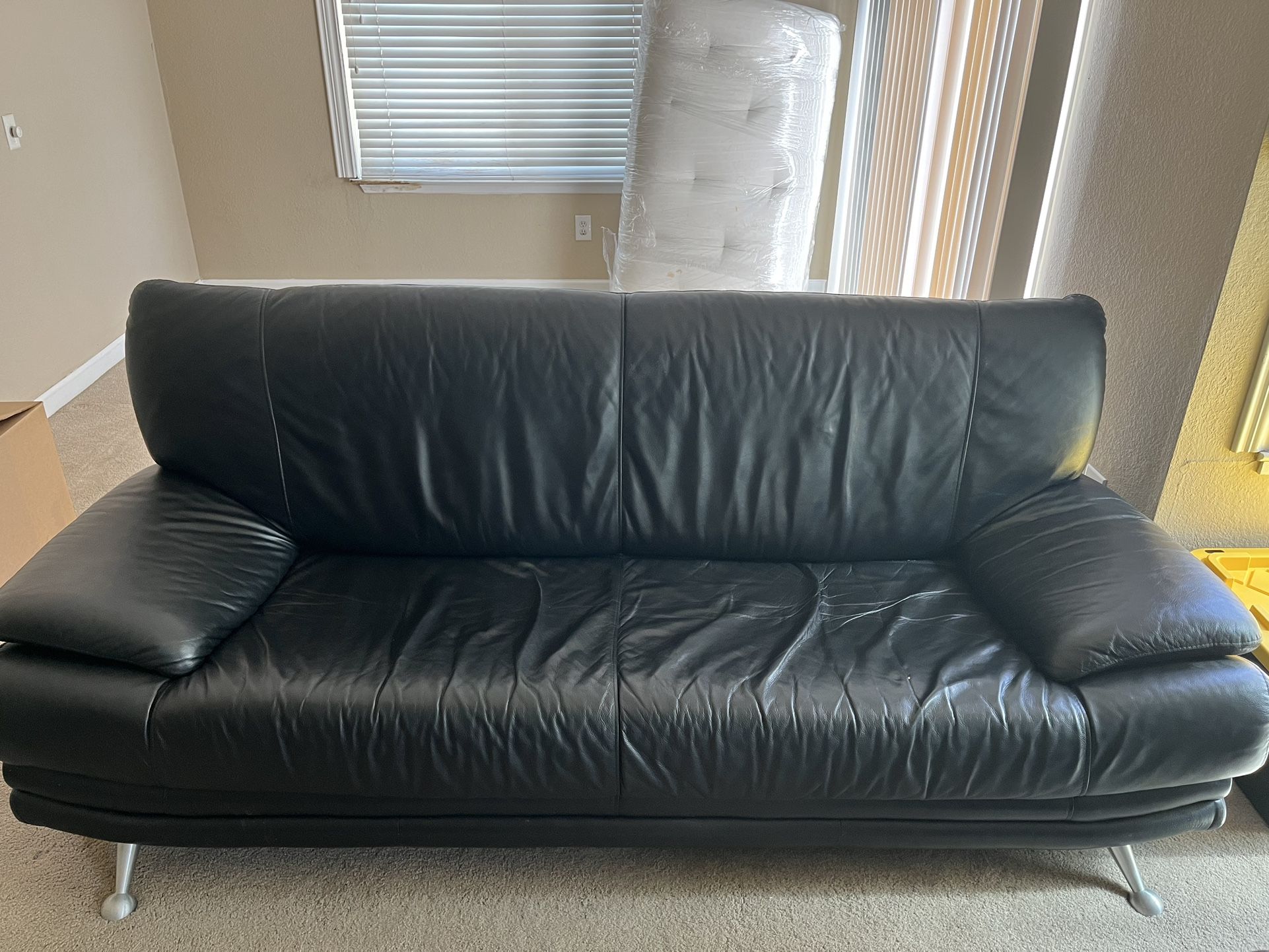 Black Leather Sofas