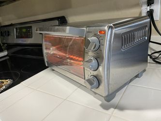 Black and decker toaster oven *NEW condition*