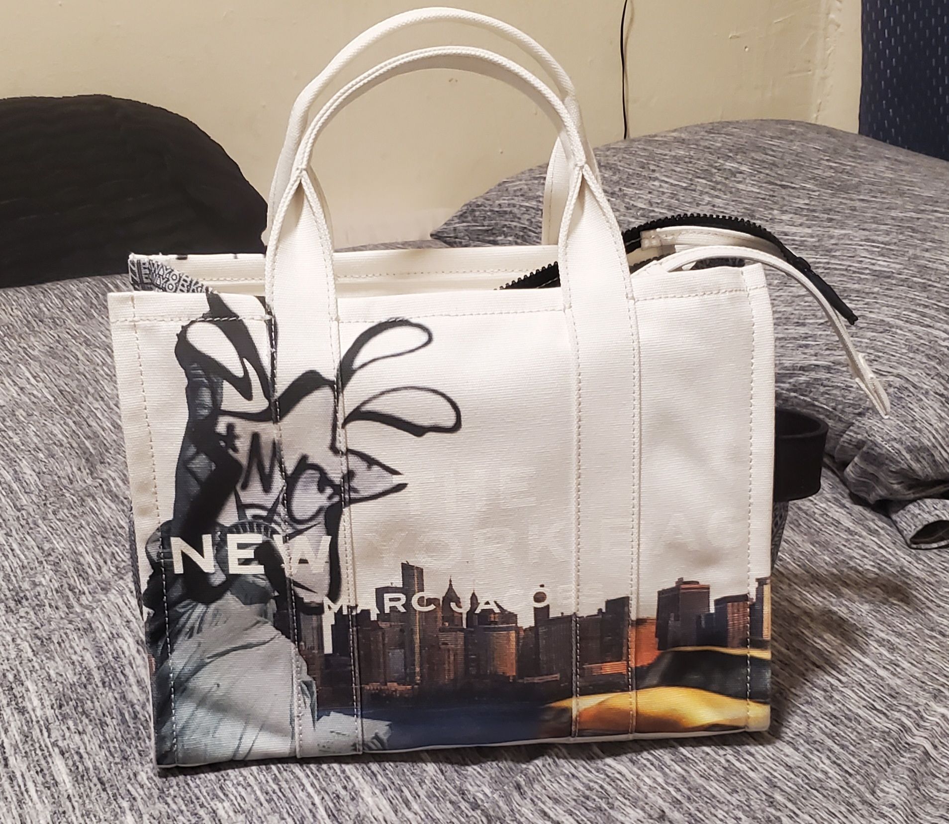 limited-edition Marc Jacobs "The New York" City Tote Bag Medium