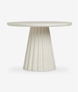 LULÚ and GEORGIA Lazenby Indoor / Outdoor Round Dining Table