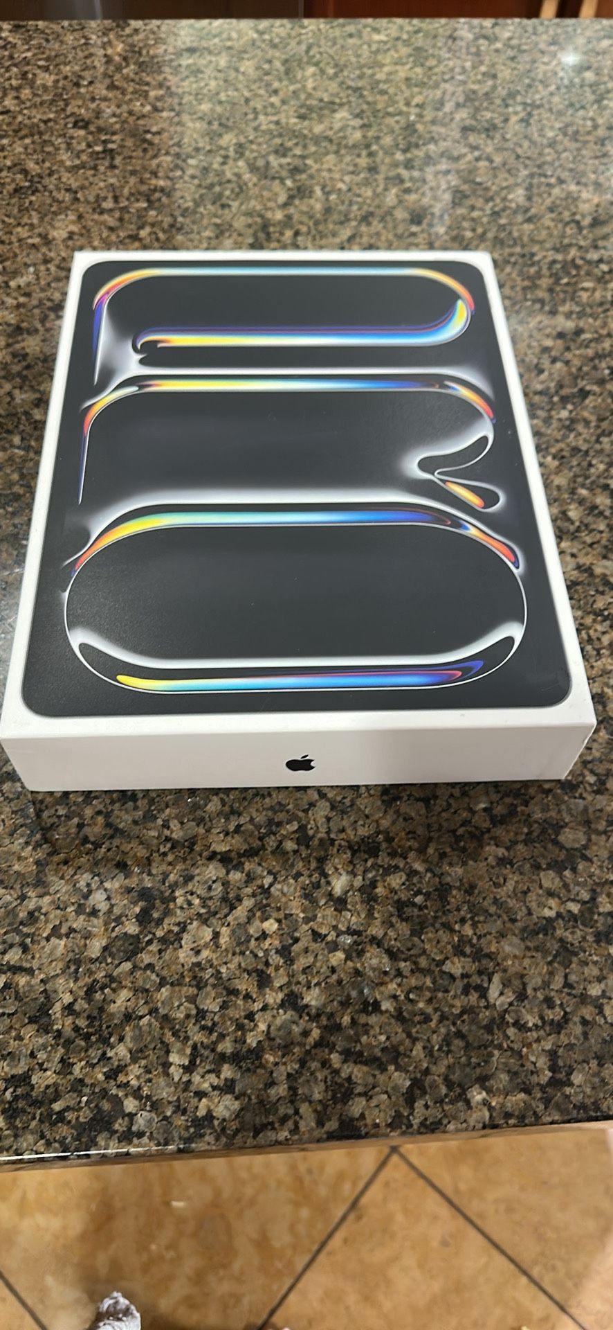 Apple ipad pro 13 inch M4 cellular 512 gb 1 year warrnaty