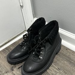 Women’s Black boots Size 9