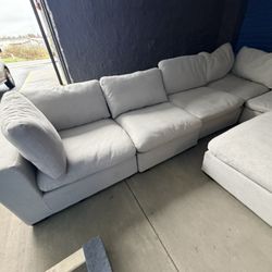 Modern Light Gray Sectional Sofa w/ Ottoman – Clean & Comfortable(Delivery Available) 🚚