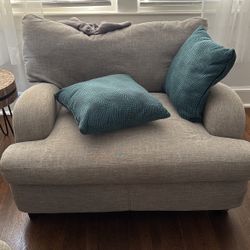 Comfortable Loveseat 