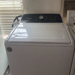 Whirlpool washer big capacity everything works great 👍 todo Trabaja bien  $260 obo