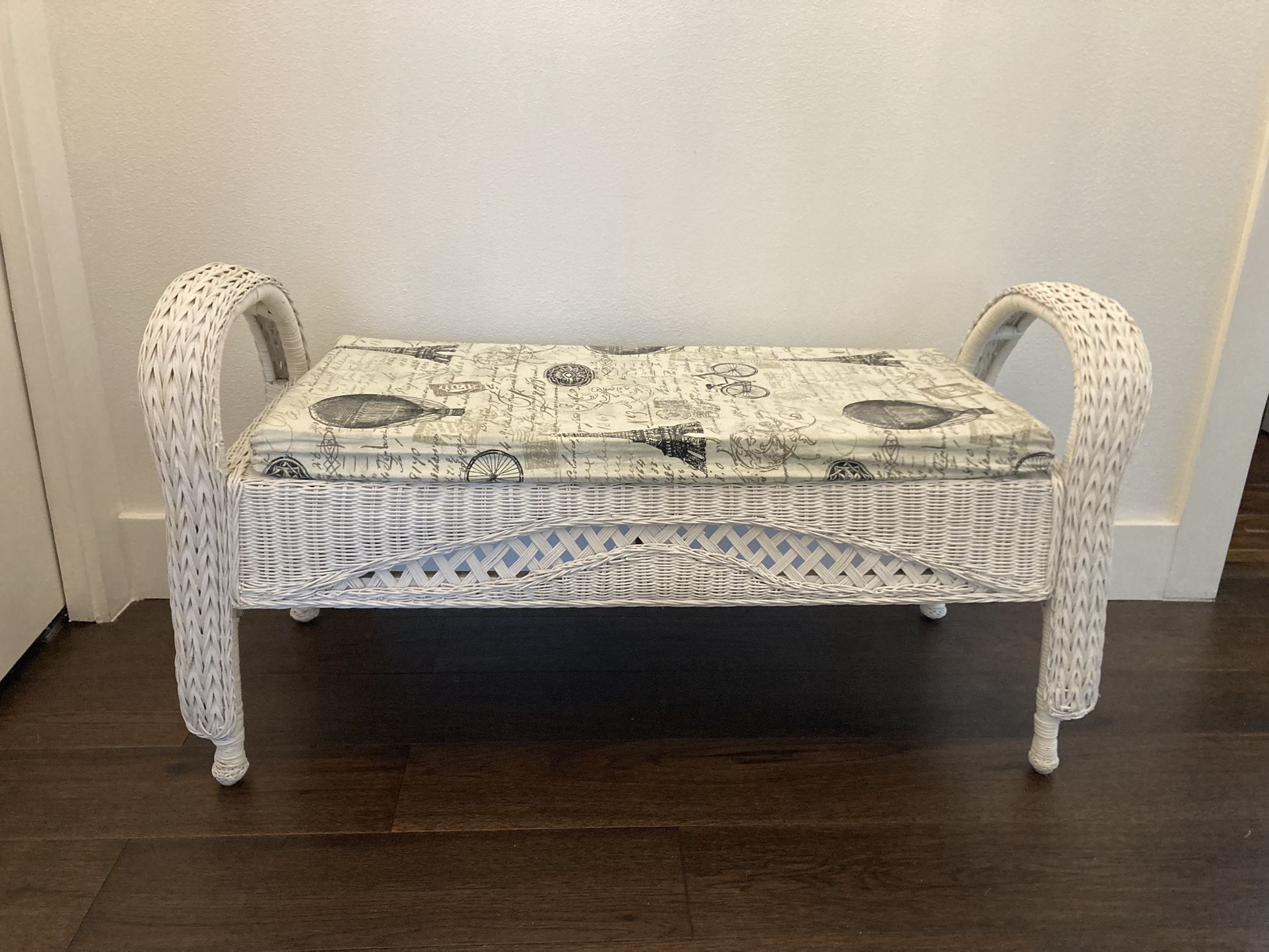 White Wicker Bench And Chair