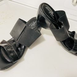 Black 2-inch Slippers Size 6 1/2 - 7 (US Women)