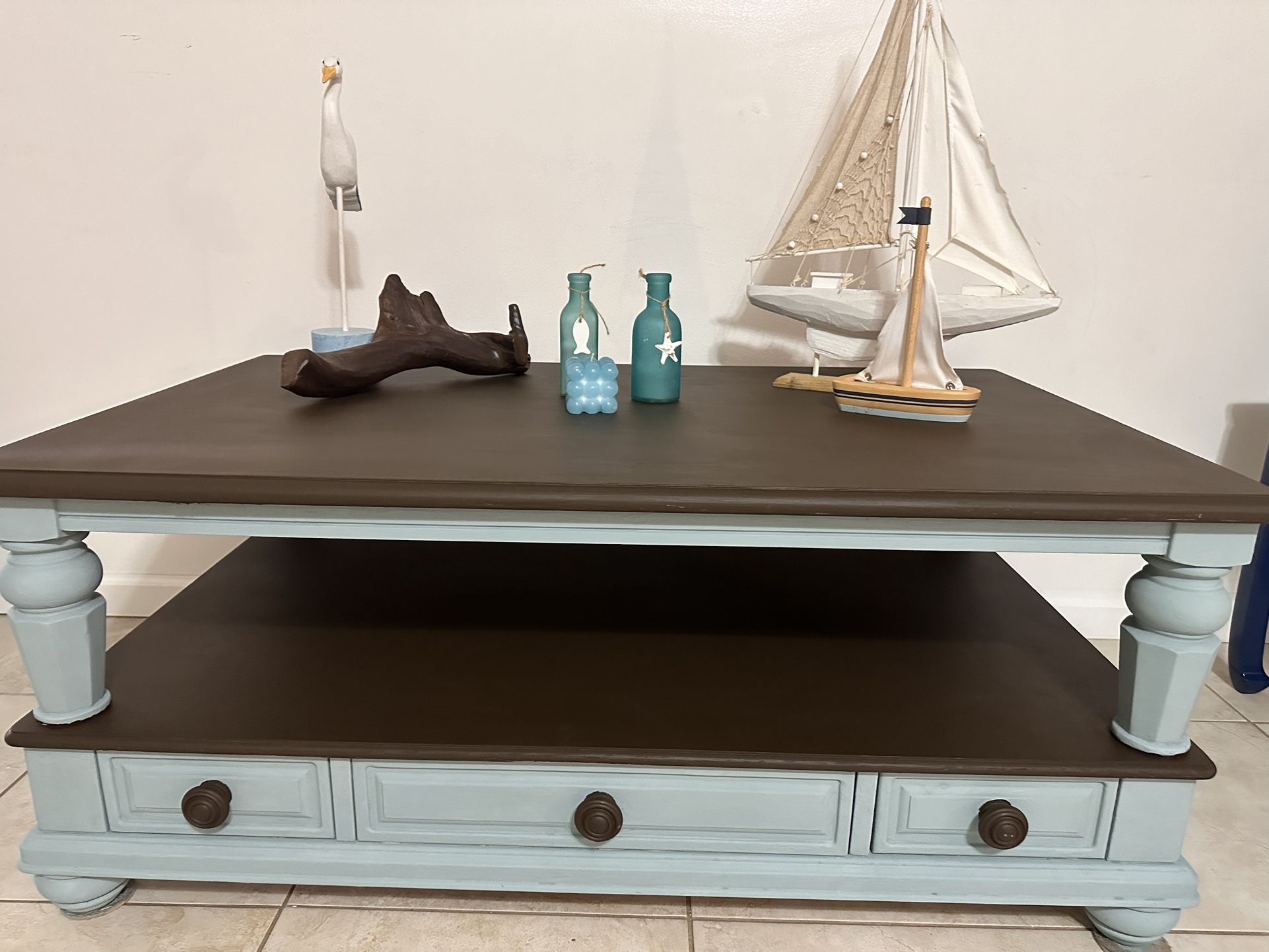 Retro Coffee Table with Storage Shelves & Drawers