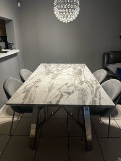 Rectangle dining table set 4 chairs white and gray marble chrome base/juego de comedor de 4 sillas blanco y gris marble.