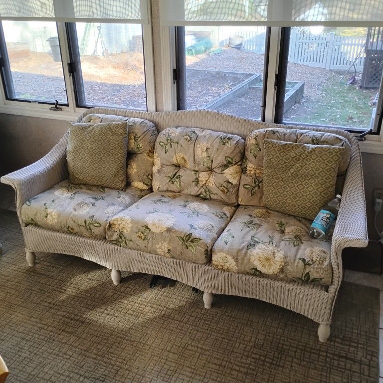 🌿 Wicker Outdoor Patio Set – Never Been Outside! 🌿
