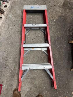 Louisville 4 foot ladder