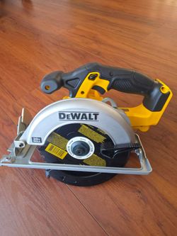 DEWALT 20-volt Max 6-1/2-in Cordless Circular saw