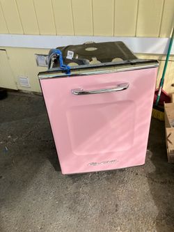 Big chill pink dishwasher used 2 times only
