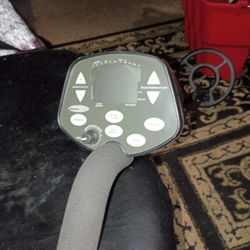 Discovery 3300 Metal Detector 
