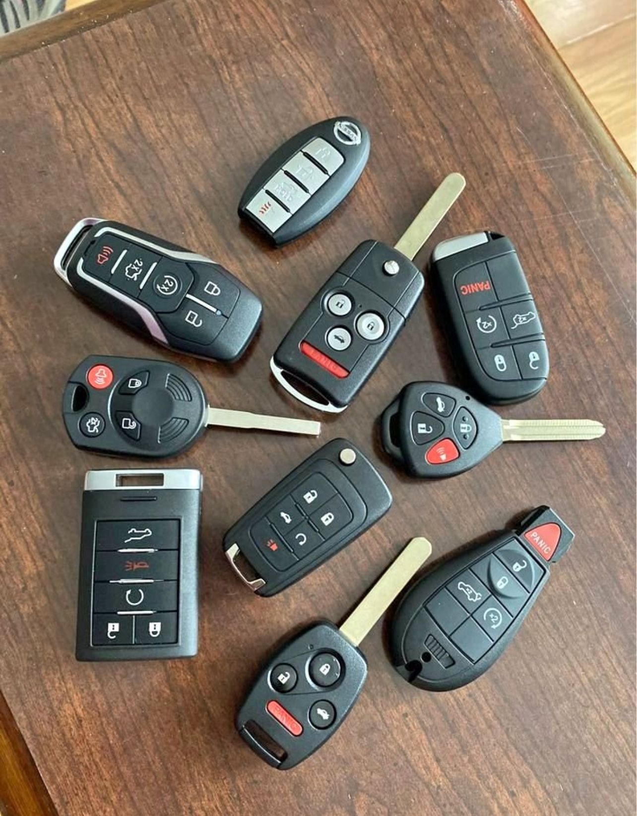 Car Keys - Remotes - Key fobs - Llaves - Controles