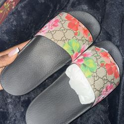 Gucci Bloom Slides