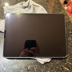 Apple IPad Air 5th Generation (10.9” Liquid Retina/ M1 chip / 2022 Model) 