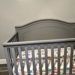 Baby Crib. NO MATTRESS