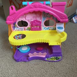  Doll House 