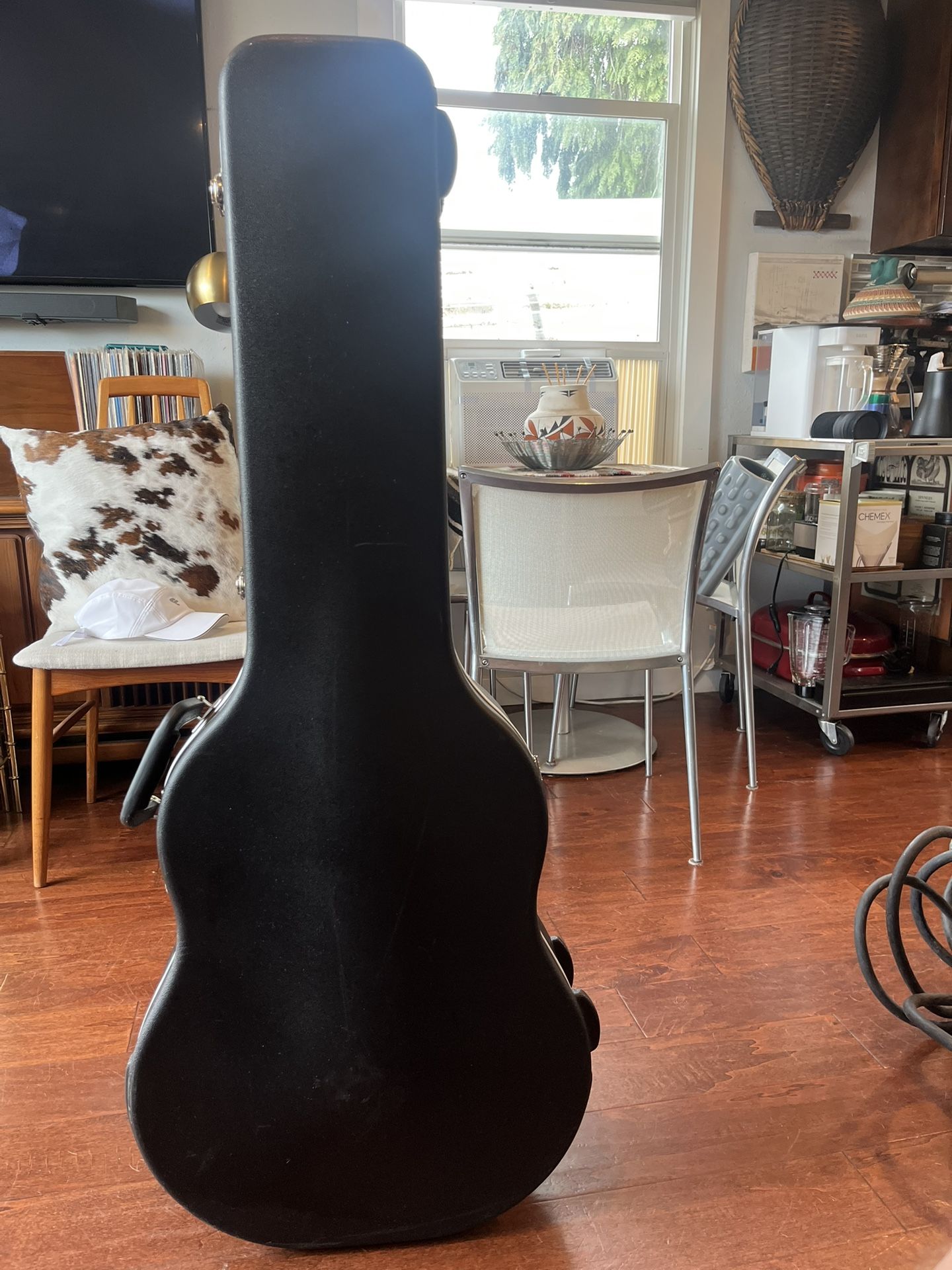 Road Runner Hard Shell Acoustic Guitar Case w/ Keys