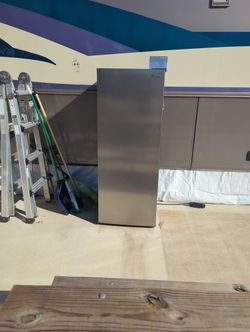 Vissani 7.1cuft Freezer Or Fridge Converts