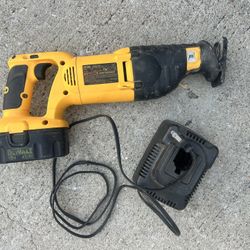 DeWalt DC385 18V Cordless Reciprocating Saw w/ Battery & Charger