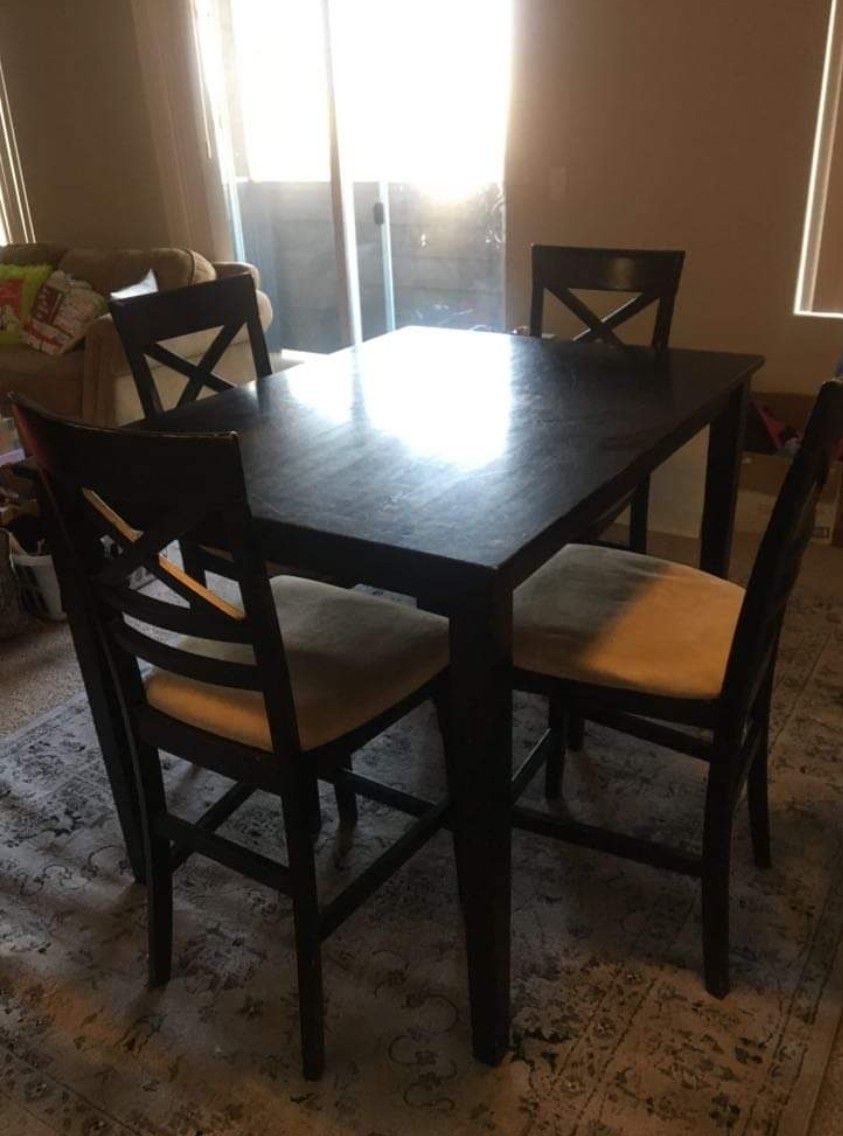 Table with 4 Chairs 