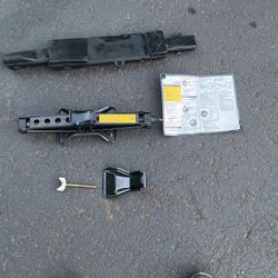 1999 Chevy Tahoe Original Jack, Owners Manual, Center Wheel Caps 