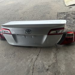TAILGATE. P TOYOTA CAMRY  20014  4D  