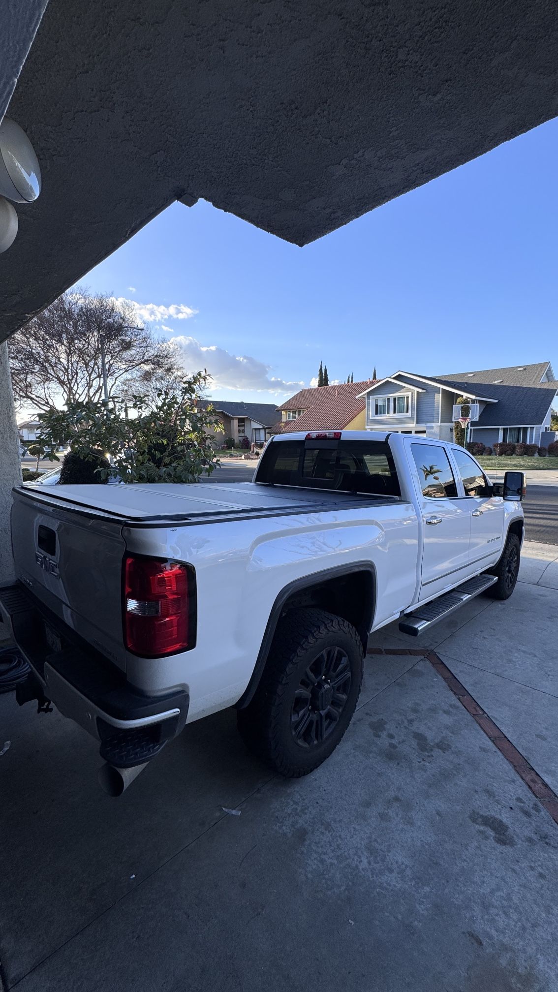 Rough Country Hard Tri-Fold Flip-Up Truck Bed Tonneau Cover for Chevy Silverado & GMC 1500/2500HD/3500HD (2014-2019) - Fits 6'7" (78.8-78.9") Bed with