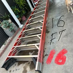 Escalera de 16 pies de fibra de vidrio, casi nuevas doble subida muy baratas