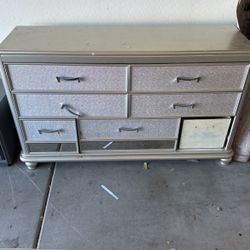 Bedroom Set For $25