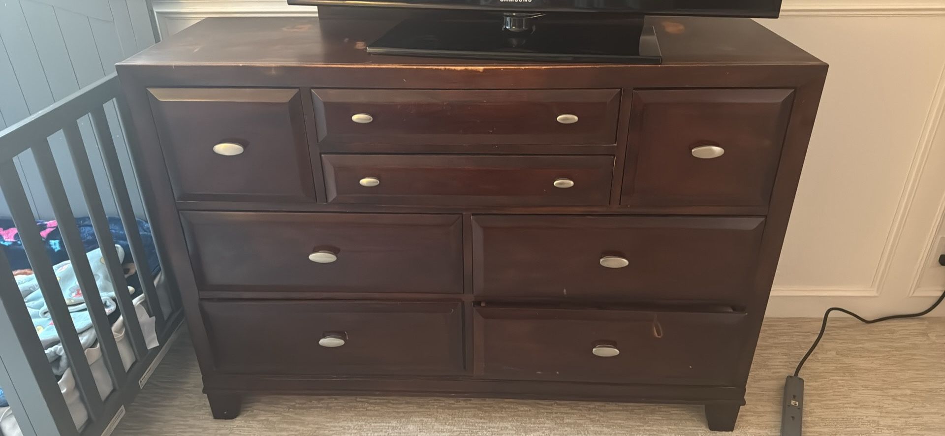 Dresser With Mirror