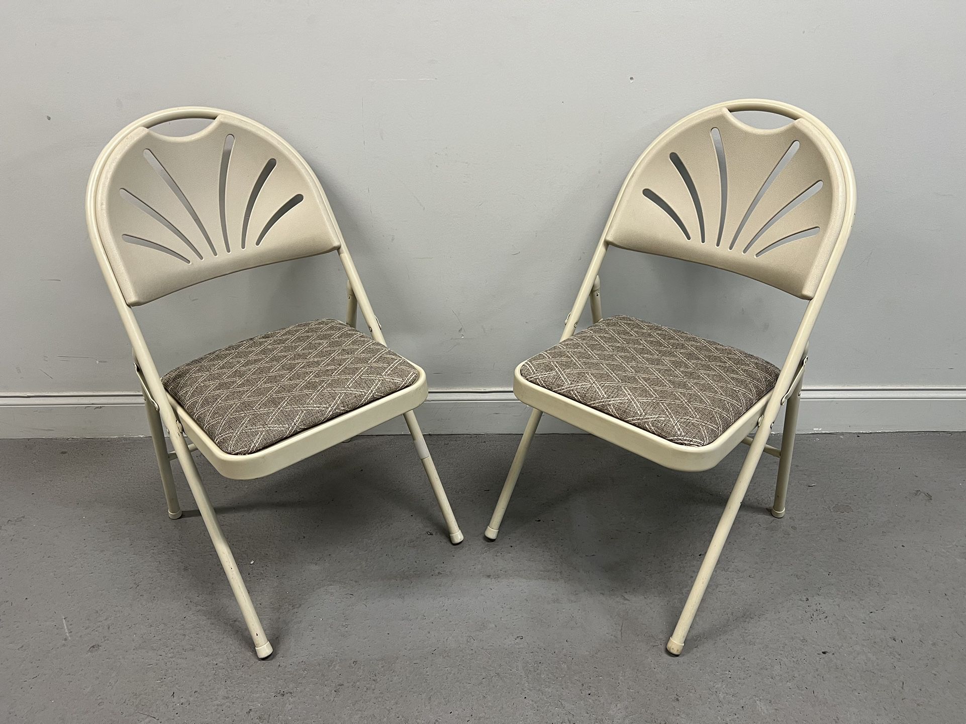 SAMSONITE VINTAGE Padded Folding Chairs (Good condition) Two (02) Chairs for $70