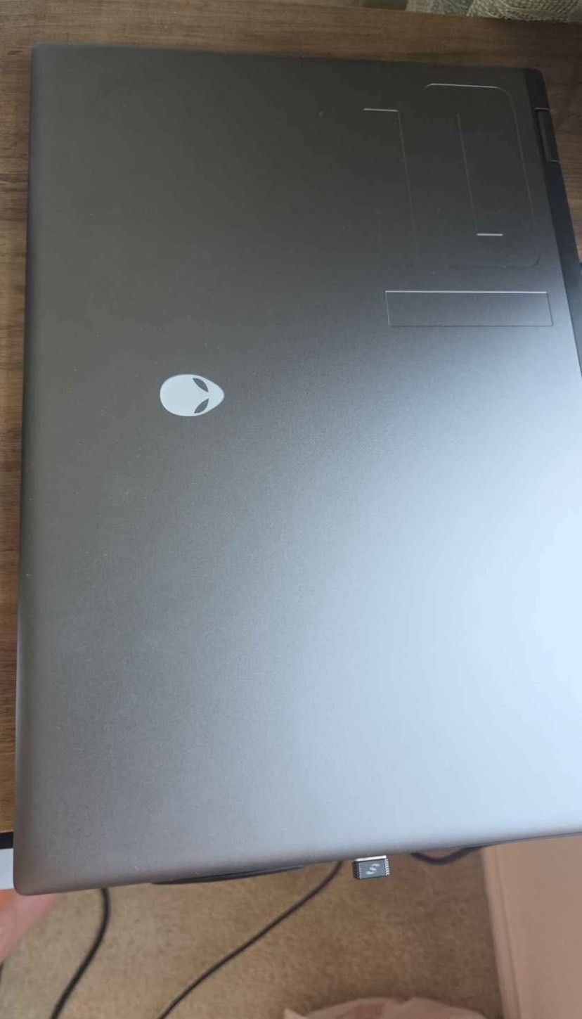 Top Mint Alienware m16 R2 Gaming Laptop