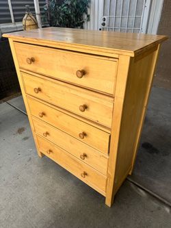 Wooden 5 Drawer Dresser