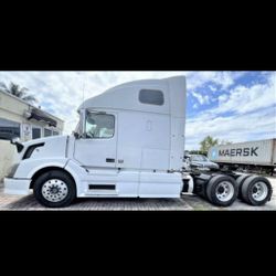 40401A7 TRUCK TRACTOR VOLVO AUTOMATIC