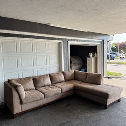 Free Delivery! 🚚💨 Beige Sectional Couch Sofa