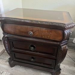 Bed set, mirror & Drawers 