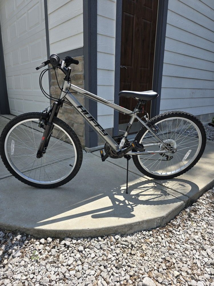 Huffy 24" Rock Creek Mountain Bike, Fits Riders 4'8" - 5'8", Gray, Adult, Men's