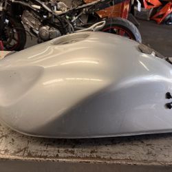 Bandit 1200 Fuel tank 2003 Suzuki 44110.31F30 