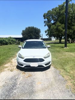 2017 Ford focus SE EcoBoost (1.0L EcoBoost)