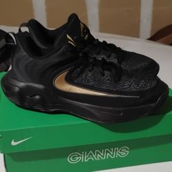 Nike Giannis Immortality 4 GS Black Gold Kids Preschool Basketball IH7664-005 Size 6.5Y