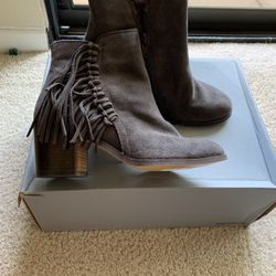 Kenneth Cole Ladies Suede Boots Size 5