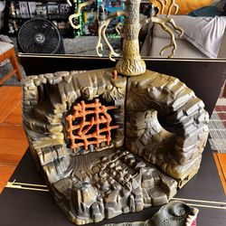 Vintage 1984 Fright Zone He-Man MOTU Playset Masters Of The Universe (w/ Snake)