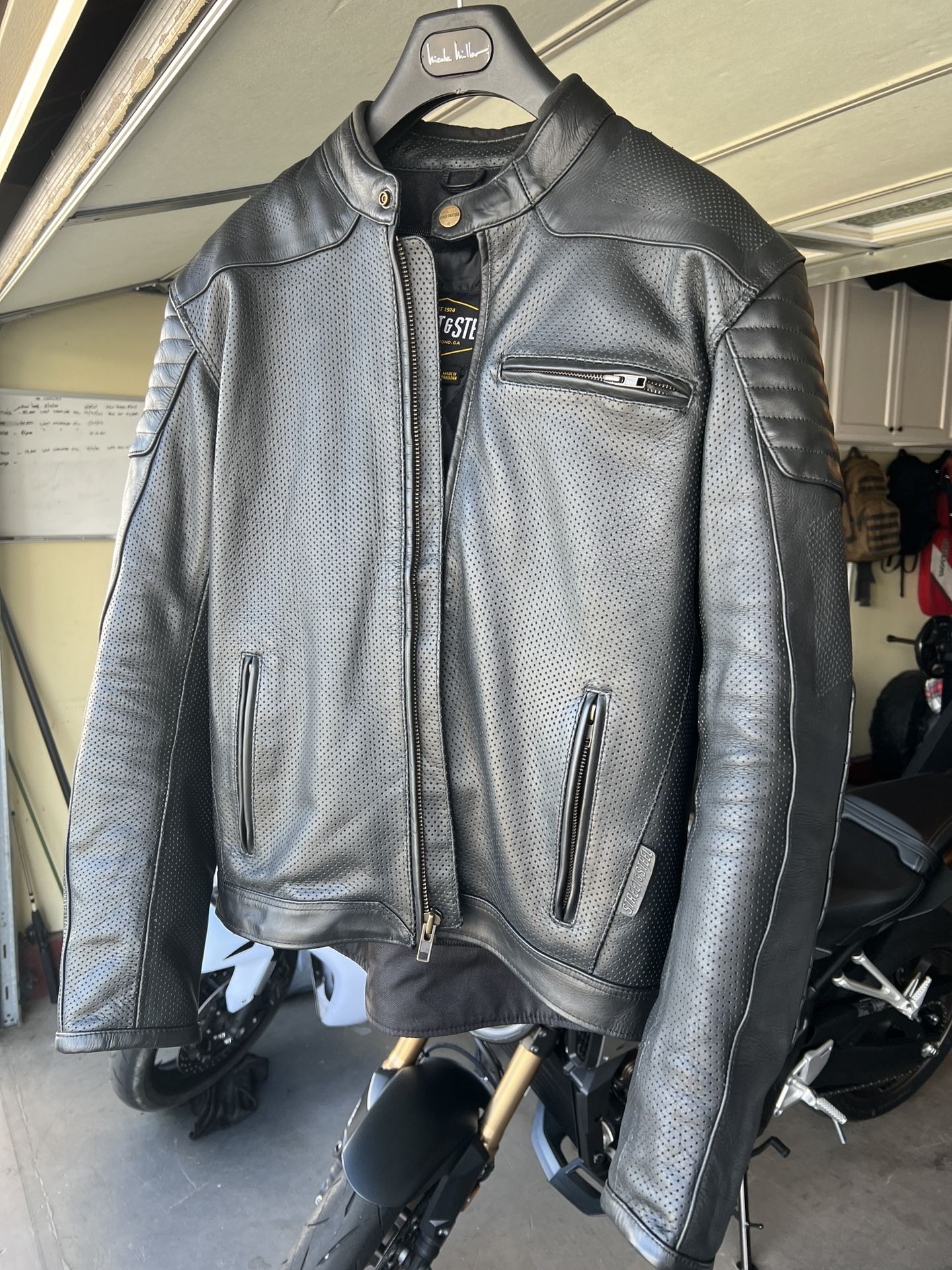 Motorcycle Leather Jacket (Medium)